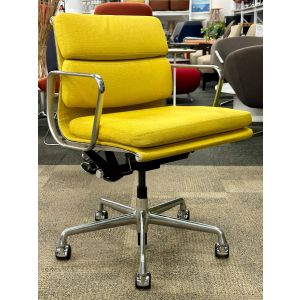 Herman Miller Eames Soft Pad, Management Height Chair (Lumine/Chrome)