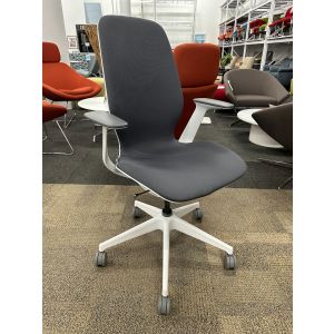 Steelcase SiLQ Conference Chair (Grey/White)