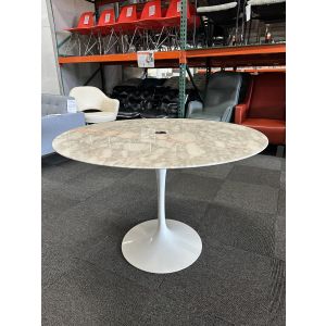 Knoll Saarinen Dining Table 42" Round